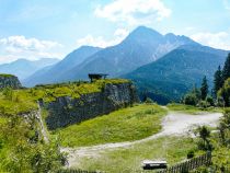 Von diesem imposanten Punkt aus startete im Jahr 1703 die Rückeroberung der Burg Ehrenberg (die Tiroler wollten sie von den Bayern zurück haben).  • © <a href="https://papa-wanderwolle.jimdofree.com/2020/10/06/burgenrunde-auf-dem-ehrenberg/" target="_blank">Wolfgang Berres auf papa.wanderwolle</a>